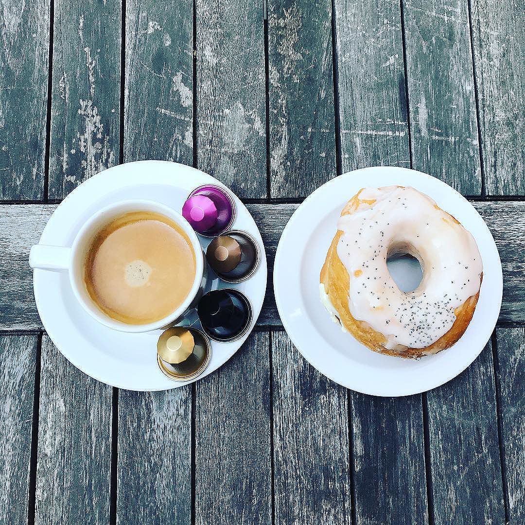 It’s donut day 🍩 yummy little break with a nice @belmiocups cofee at the office #donuts #coffee #work